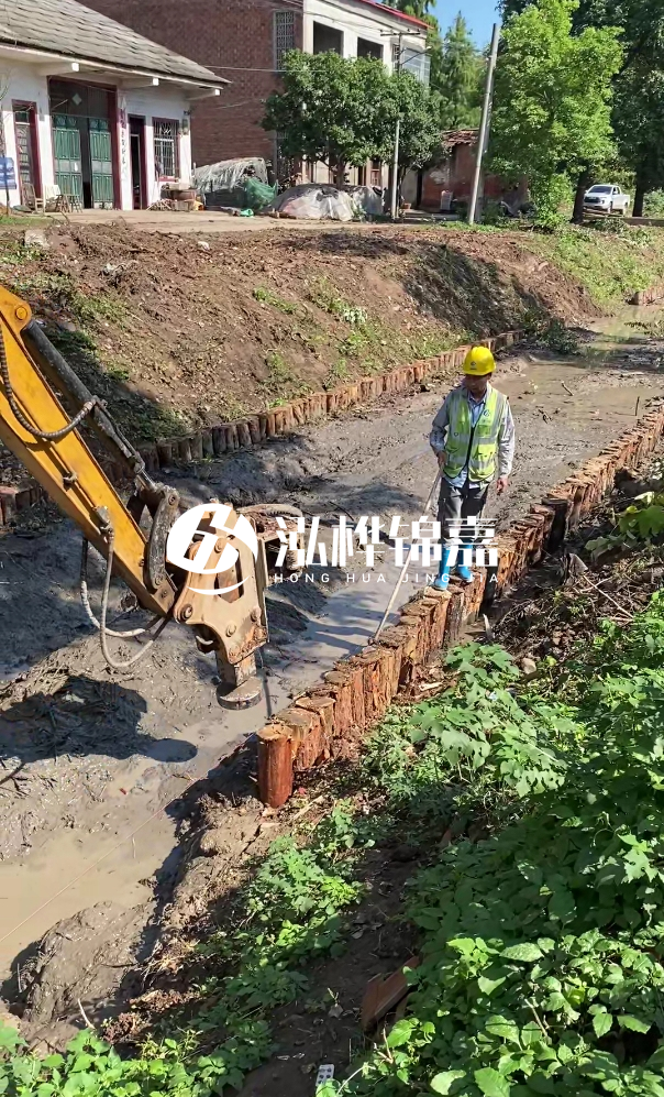 寧德河道清淤專業(yè)施工-挖掘機(jī)清理河底淤泥的深度如何控制？