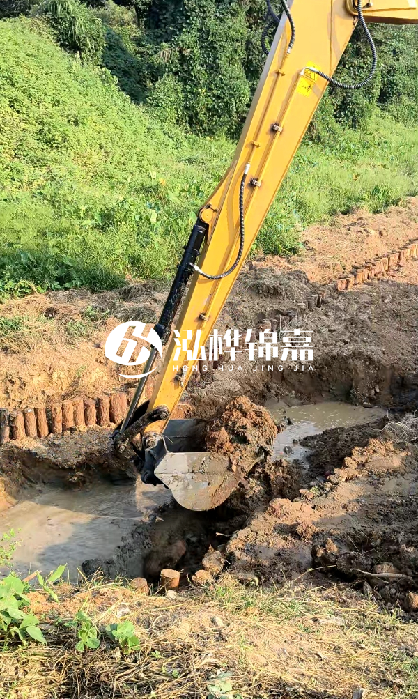 龍巖河道清淤專業(yè)施工-挖機(jī)清淤的效率怎么樣？