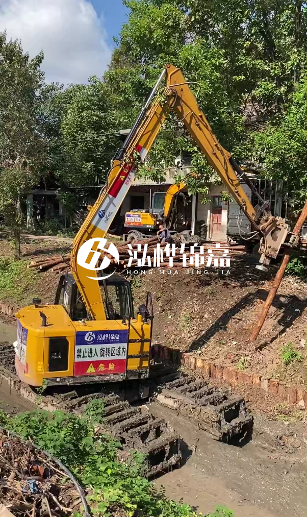 新余河道清淤專業(yè)施工-水陸挖掘機(jī)河道清淤的方式？