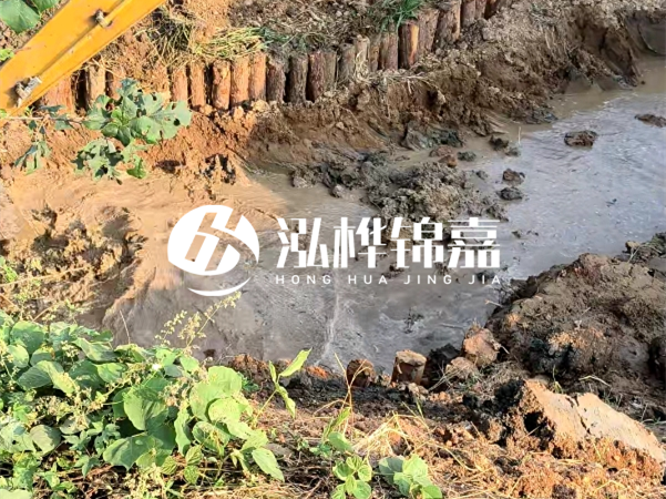 湖南防汛木樁批發(fā)廠家泓樺錦嘉 - 防洪木樁的作用是什么？?