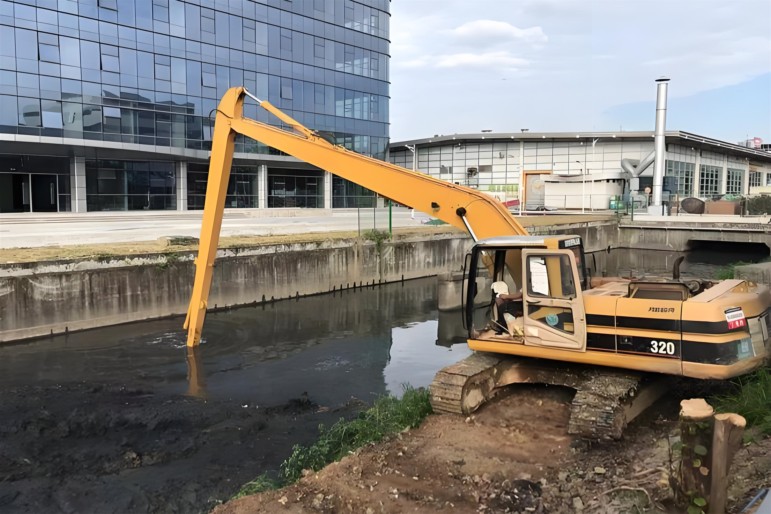 山西臨汾水挖清淤團(tuán)隊泓樺錦嘉-水庫清淤需要放空水嗎？