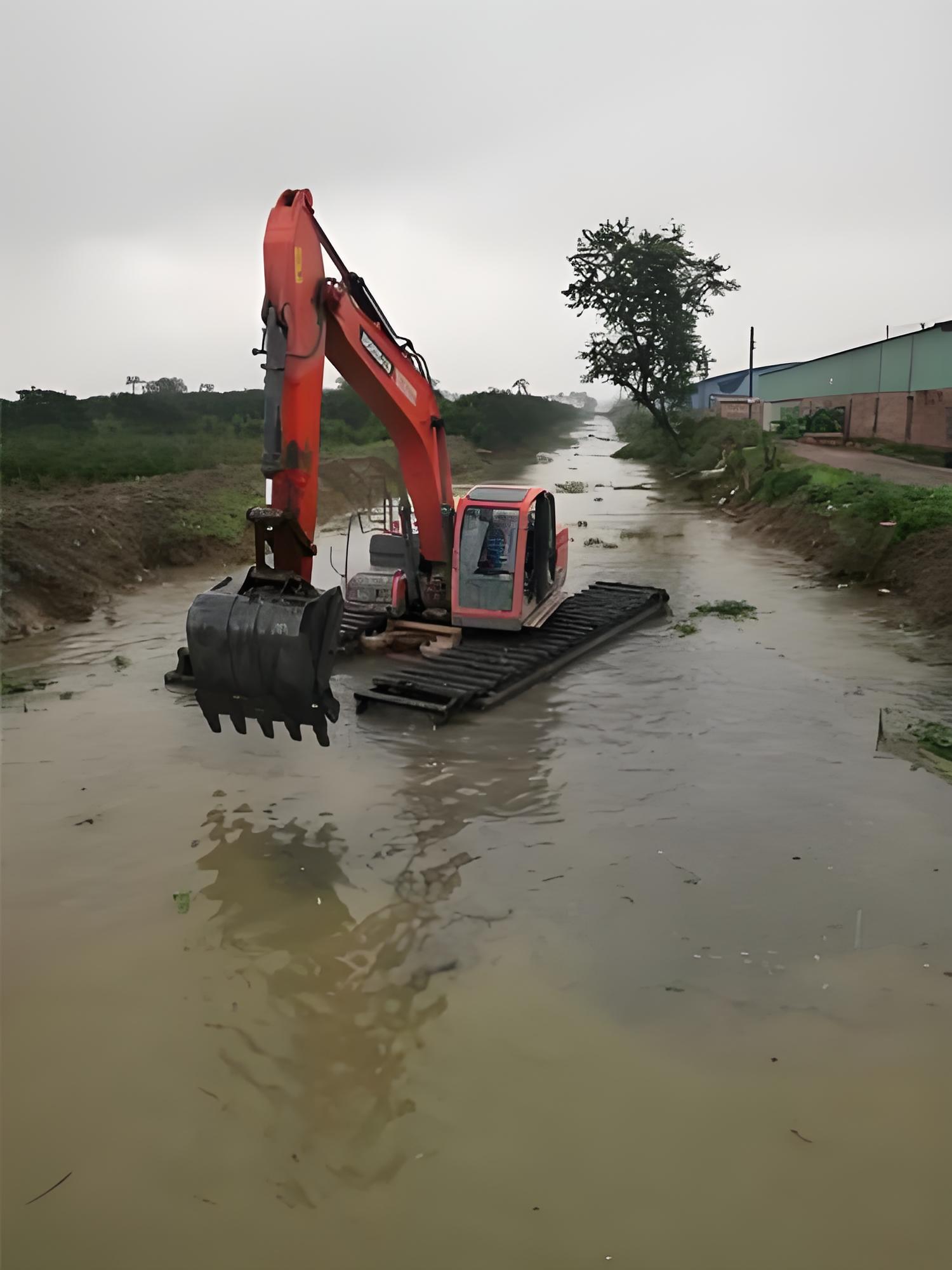 四川自貢挖機清淤施工隊 - 水上挖機清淤能處理含有水草的淤泥嗎？