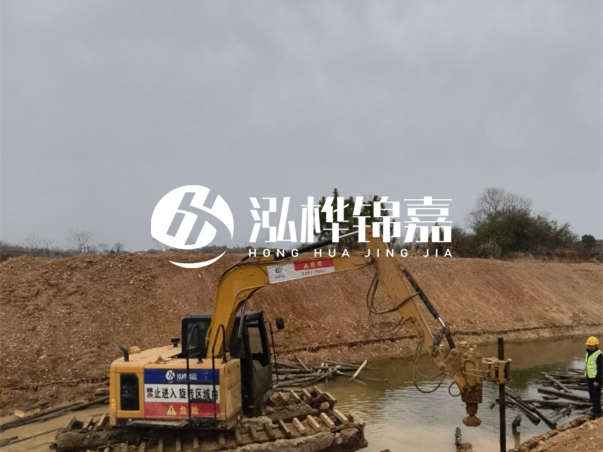 松木樁批發(fā)廠家泓樺錦嘉-河道駁岸樁選松木還是杉木更經(jīng)濟(jì)？