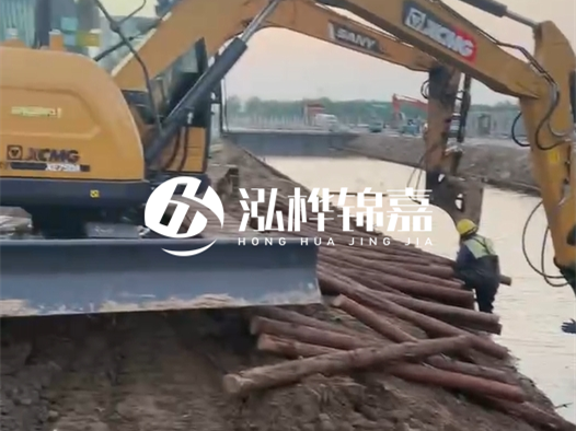 松木樁廠家泓樺錦嘉-4米和6米松木樁分別適合什么工程場景？